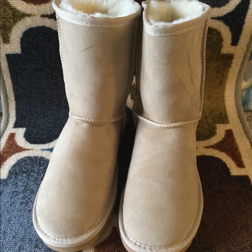 UGGS sand color size 10